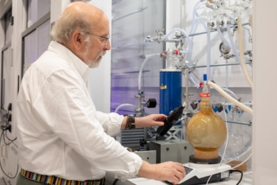 Photograph of geologist Juan Manuel García-Ruiz, Ikerbasque professor at the DIPC and honorary research professor at the CSIC. Paula ARBIDE | DIPC.